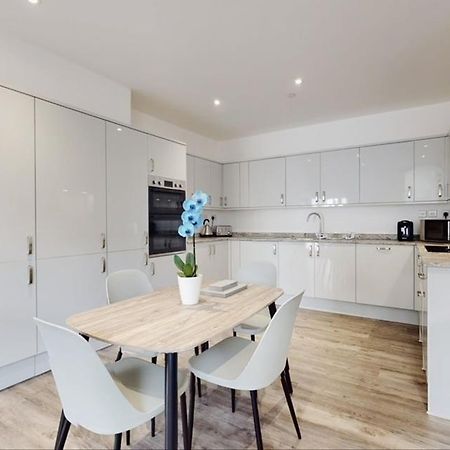 Spacious Two Bedroom Apartment With Valley Views Abertillery Kültér fotó