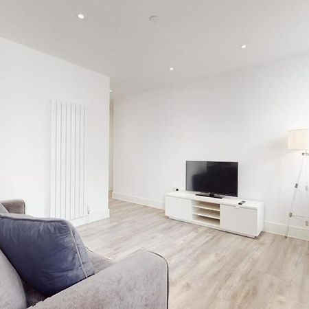 Spacious Two Bedroom Apartment With Valley Views Abertillery Kültér fotó