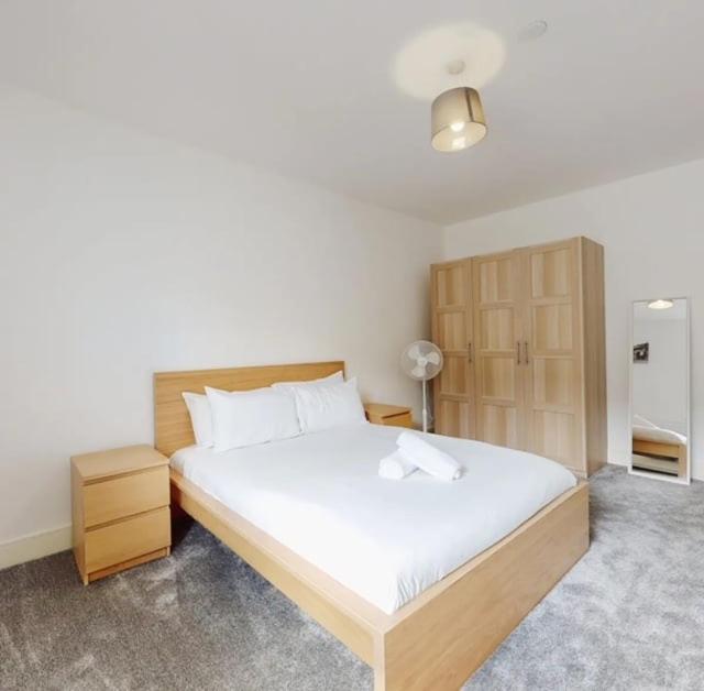 Spacious Two Bedroom Apartment With Valley Views Abertillery Kültér fotó
