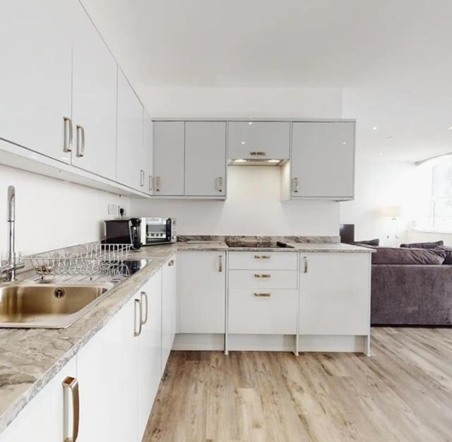 Spacious Two Bedroom Apartment With Valley Views Abertillery Kültér fotó