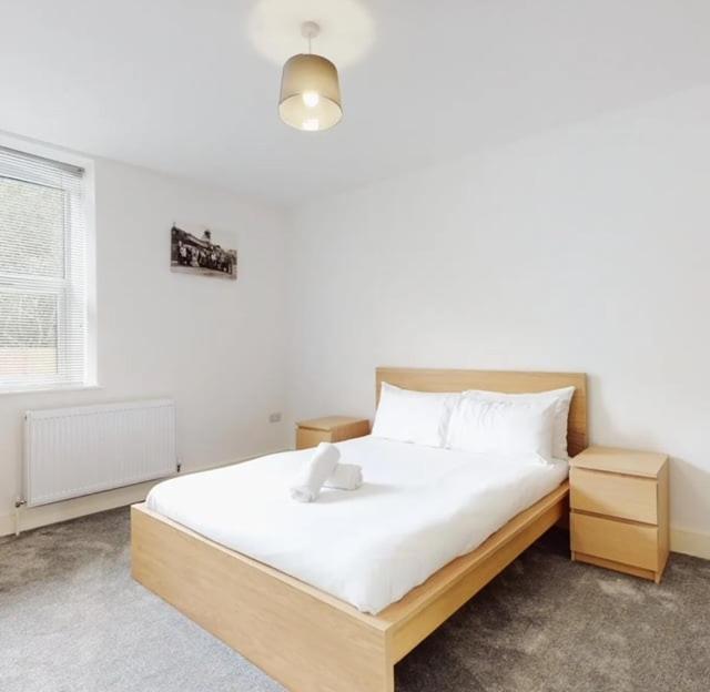Spacious Two Bedroom Apartment With Valley Views Abertillery Kültér fotó