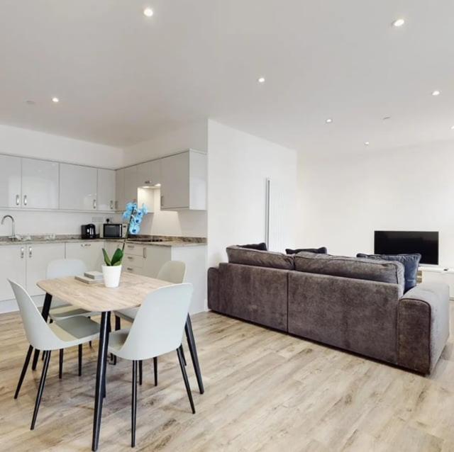 Spacious Two Bedroom Apartment With Valley Views Abertillery Kültér fotó
