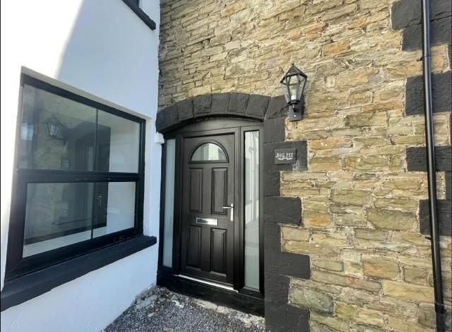Spacious Two Bedroom Apartment With Valley Views Abertillery Kültér fotó