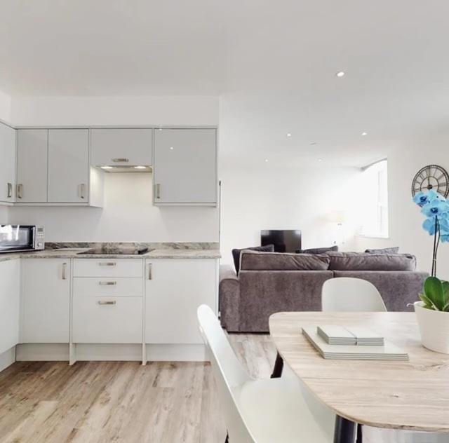 Spacious Two Bedroom Apartment With Valley Views Abertillery Kültér fotó